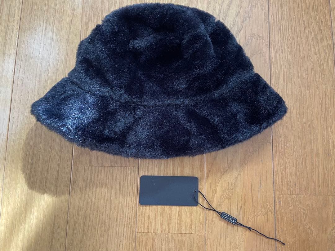 も*本様 PRADA 黒 ファーバケットハット