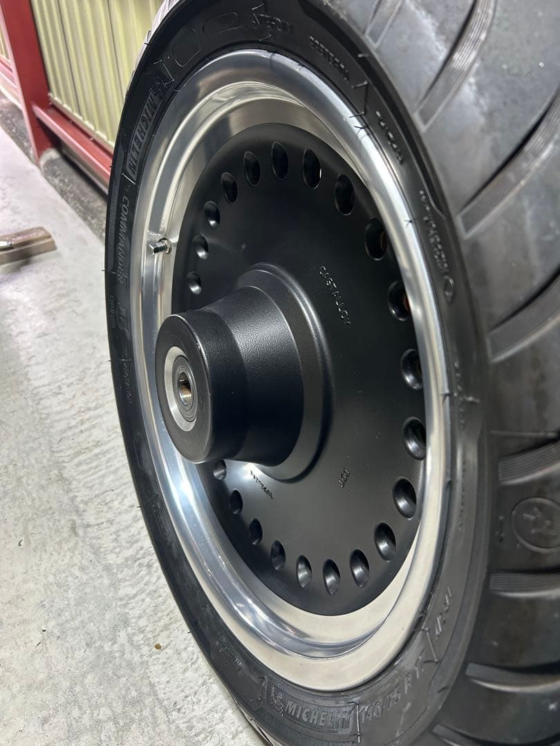 ファットボーイロー 17インチホイール(F)