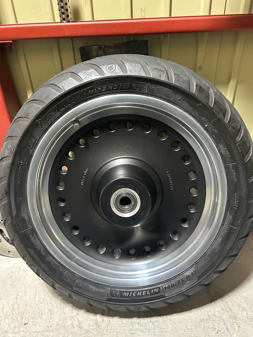 ファットボーイロー 17インチホイール(F)