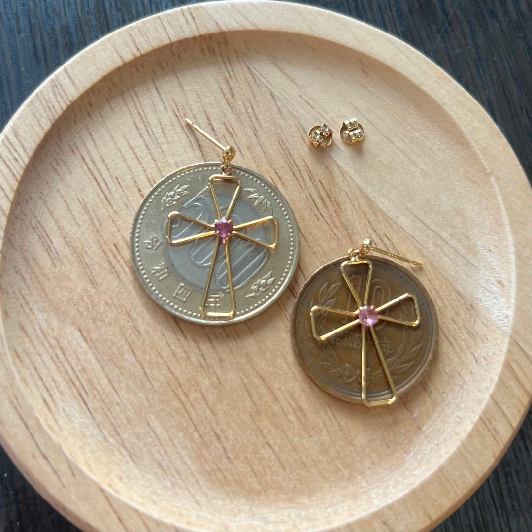 K18 ゴールド クロスデザイン ピアス（ピンク石付き）