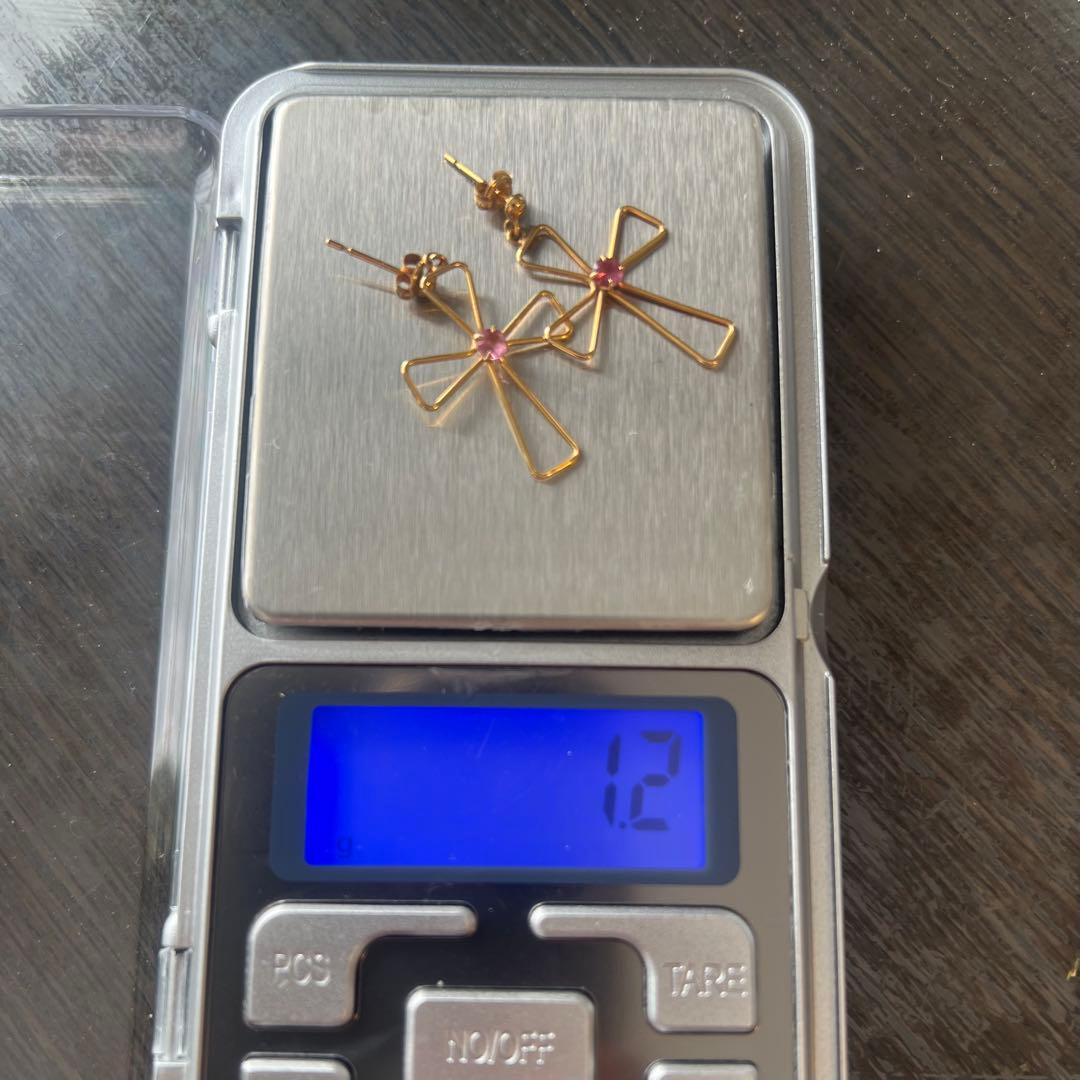 K18 ゴールド クロスデザイン ピアス（ピンク石付き）