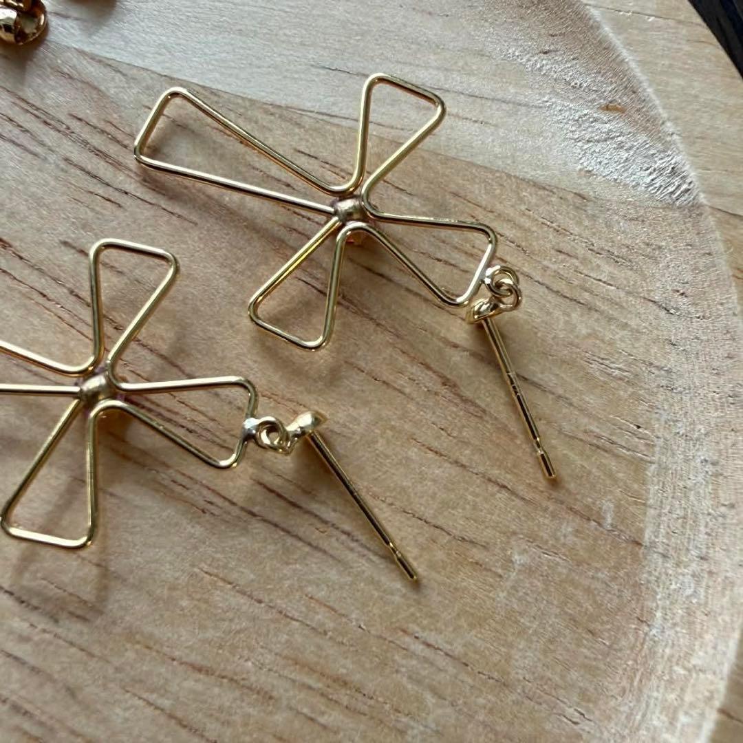 K18 ゴールド クロスデザイン ピアス（ピンク石付き）