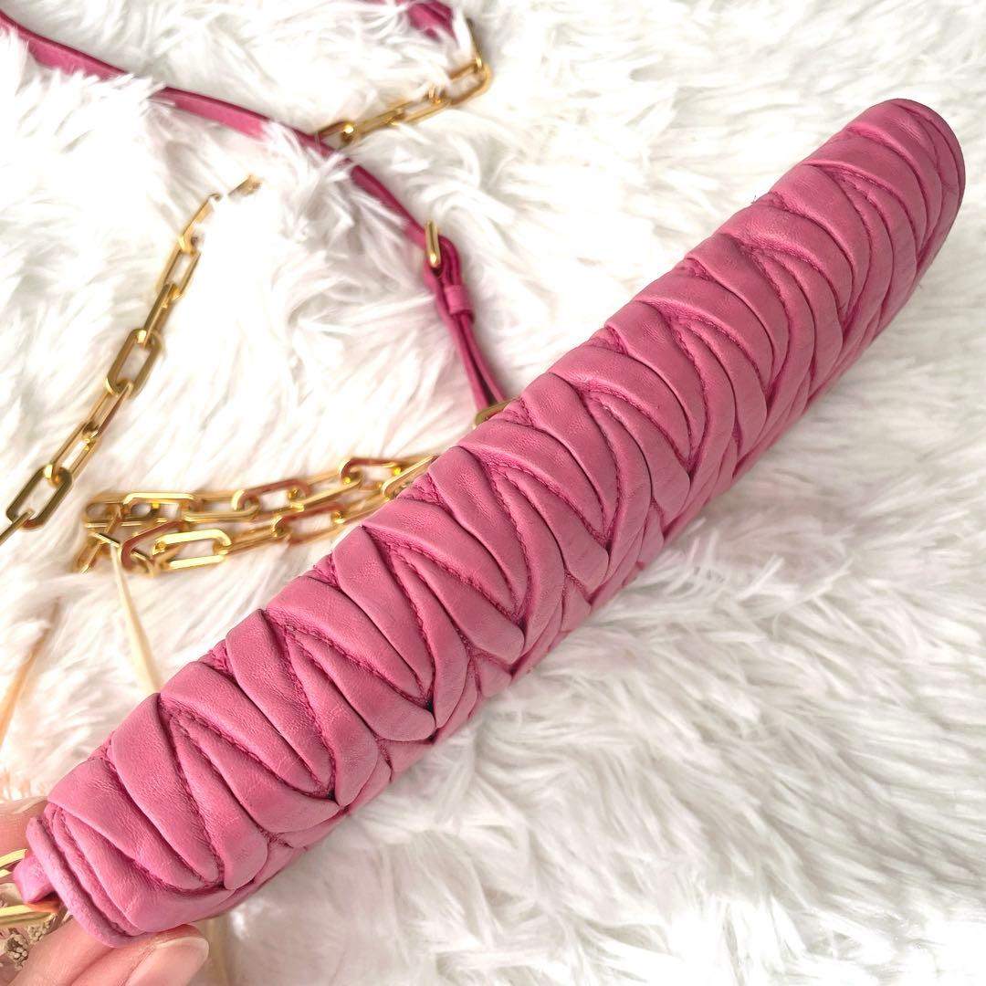 希少⭐︎miumiu マテラッセ ピンク チェーンショルダー付き ウォレット