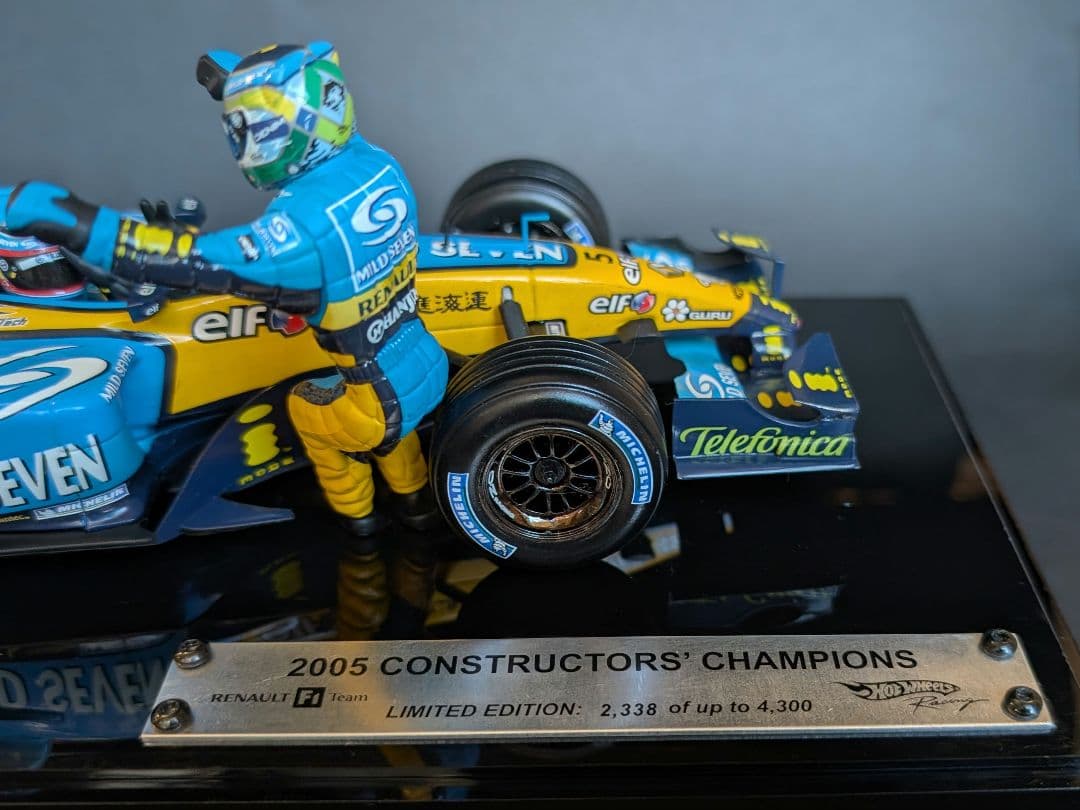ホットウィール 1/18 ルノー R25 アロンソ 2005 チャンピオン