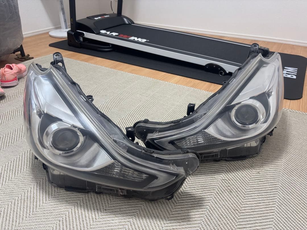 プリウスα 後期　純正LEDヘッドライト左右