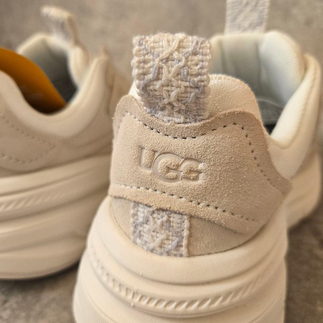 《新品》UGG CA1 ZIP ホワイト 24cm 厚底 軽量 ジップ 箱あり