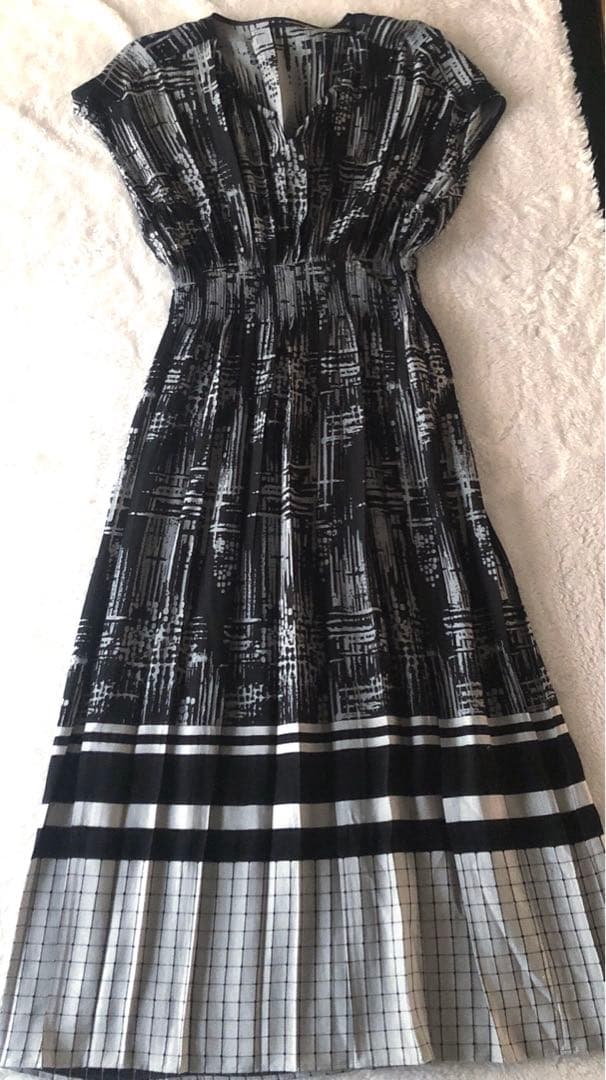 モラビトプルミエ　シャーリング　ワンピース