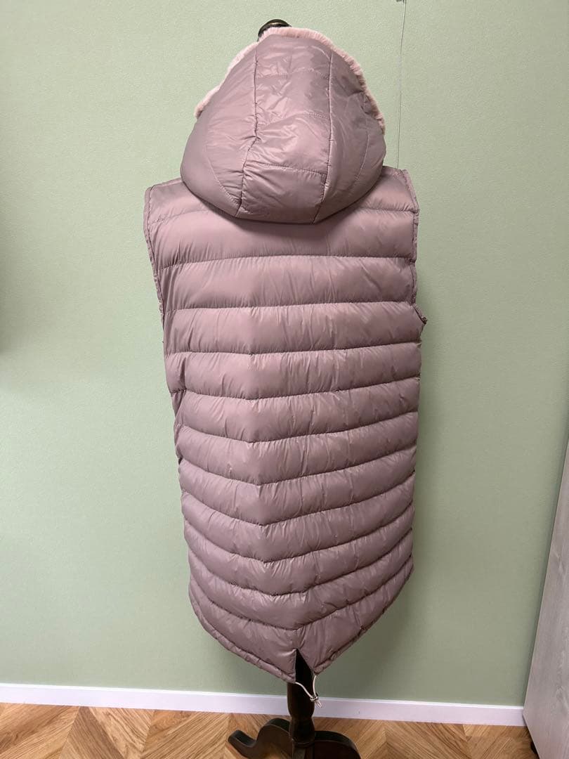 ⭐︎未使用LOU ANDREA⭐︎フード付。リバーシブルジレ　ダウン➕ファー