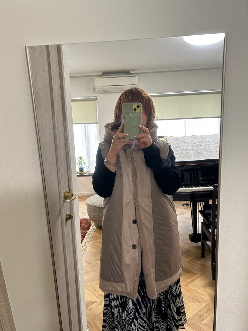 ⭐︎未使用LOU ANDREA⭐︎フード付。リバーシブルジレ　ダウン➕ファー