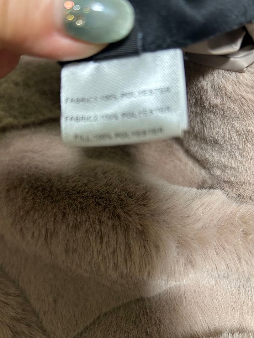 ⭐︎未使用LOU ANDREA⭐︎フード付。リバーシブルジレ　ダウン➕ファー