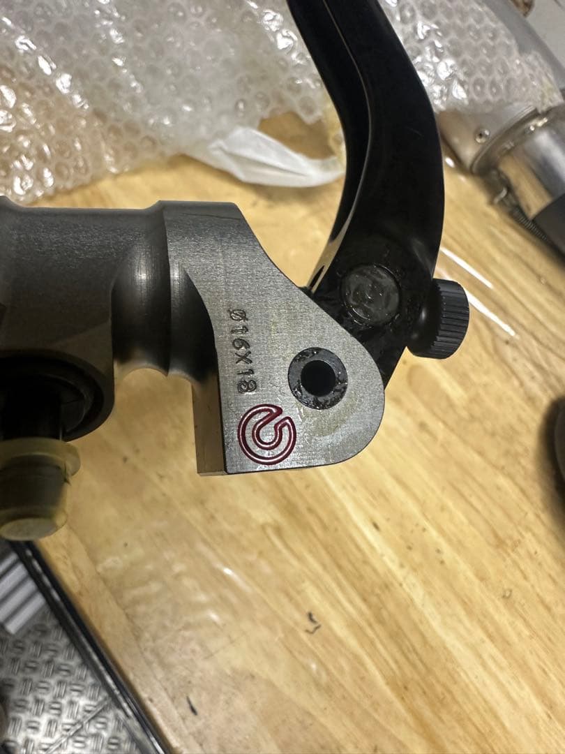 ブレンボ削り出しラジアルクラッチマスター16x18