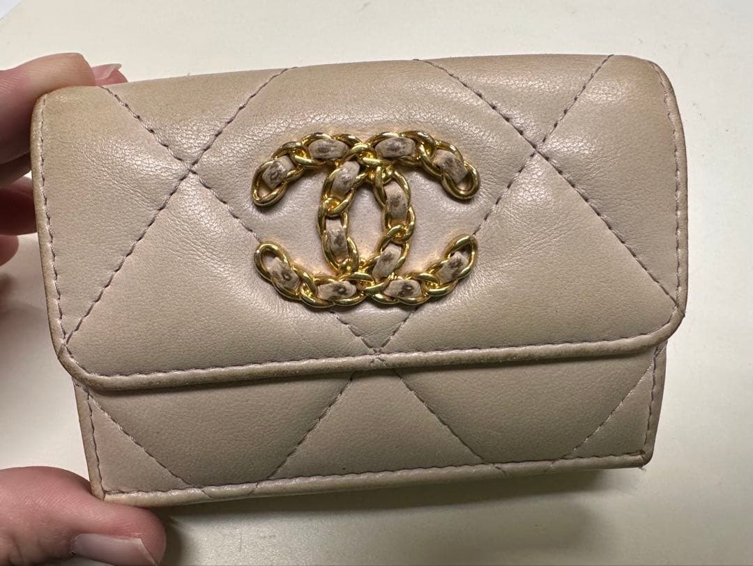 CHANEL ラムスキン　三つ折り財布
