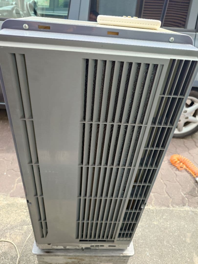 コイズミ製窓用エアコン実働外し立て。