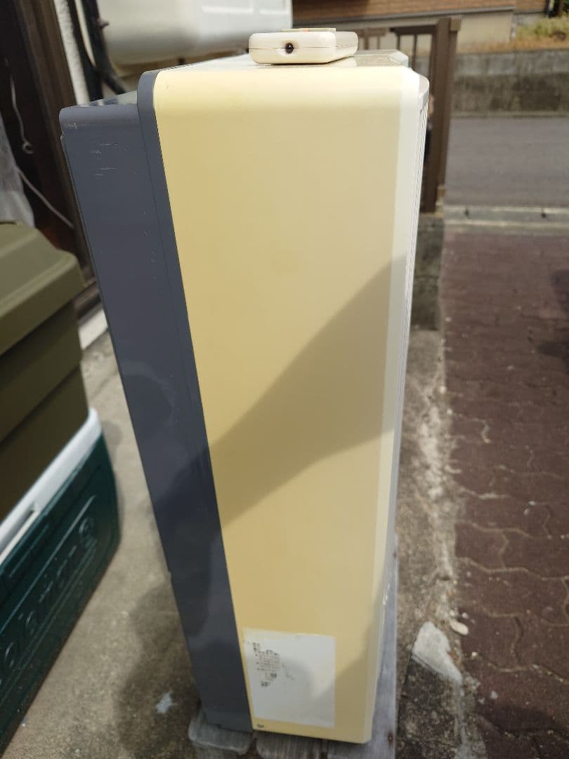 コイズミ製窓用エアコン実働外し立て。