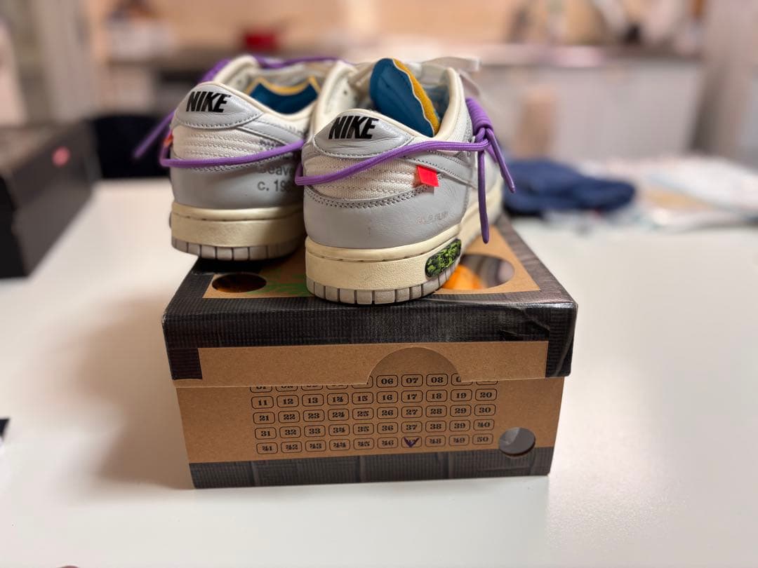 オフホワイト　ナイキ　ダンク　25.5