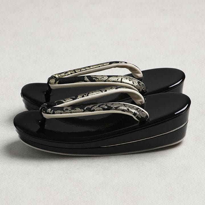 【新品】草履バッグセット　黒地にモダン柄 (ゴールド) 03079