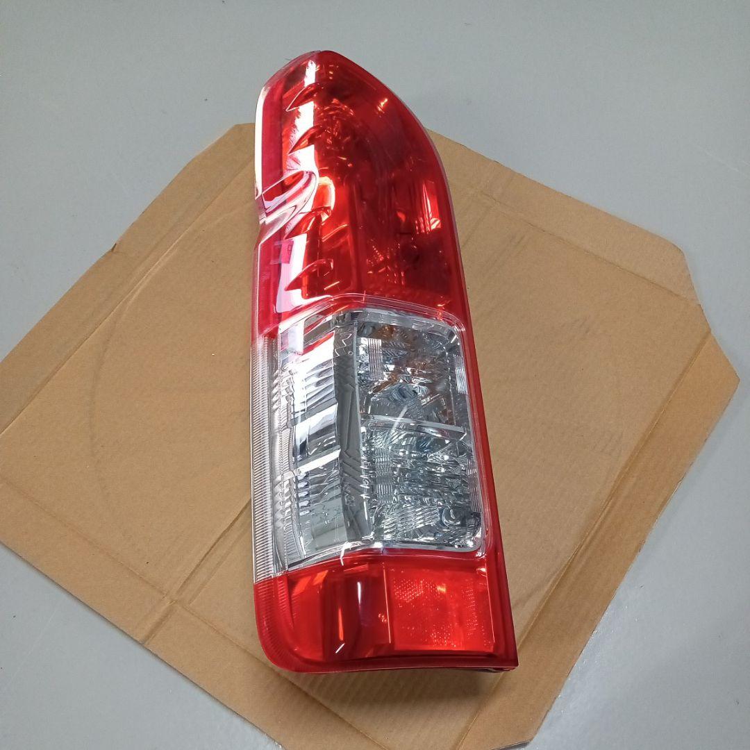 【新車外し】【送料無料】トヨタ 200系ハイエース純正後期テールランプ 左側 ③