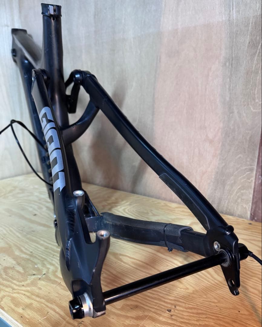 GIANT GLORY 27.5 カーボン Lサイズ(リアショック付)