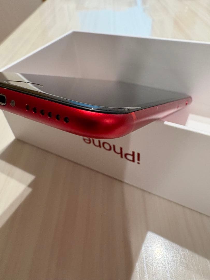 【送料込】【美品】iPhone SE2 64GB simフリー本体