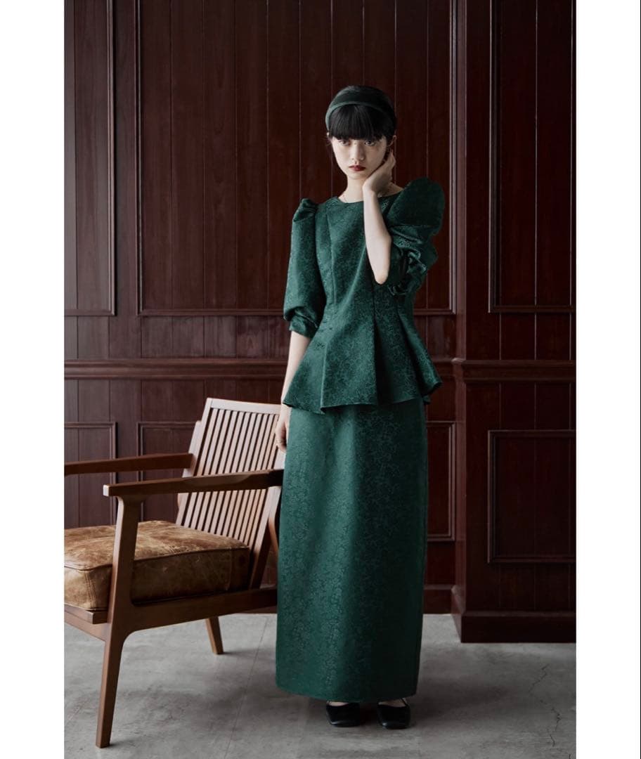 etoll. フラワージャガードセットアップドレス ペプラムブラウス スカート