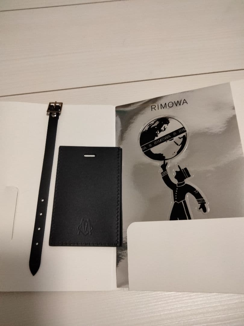 【新品未使用】リモワ ハイブリッド チェックイン M ブラック　黒