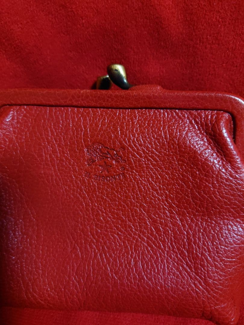 イルビゾンテ　赤いレザーがま口ケース