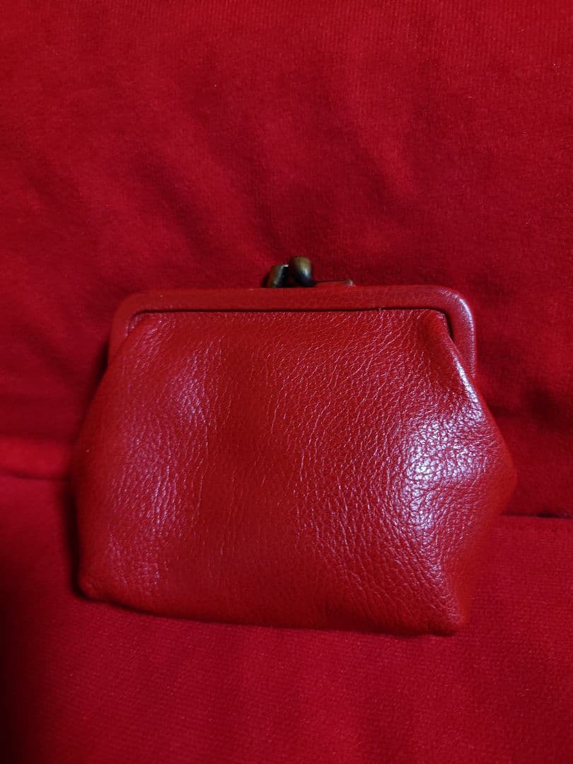 イルビゾンテ　赤いレザーがま口ケース