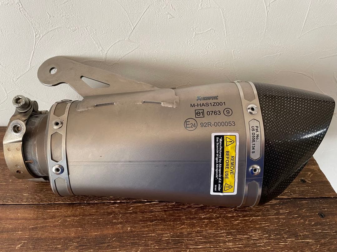 s1000rr アクラポビッチ　スリップオンチタンマフラー　カーボンエンド