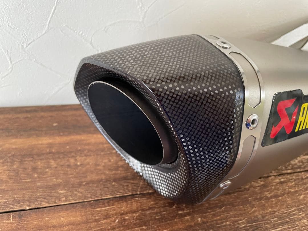 s1000rr アクラポビッチ　スリップオンチタンマフラー　カーボンエンド