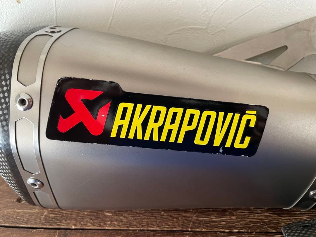 s1000rr アクラポビッチ　スリップオンチタンマフラー　カーボンエンド