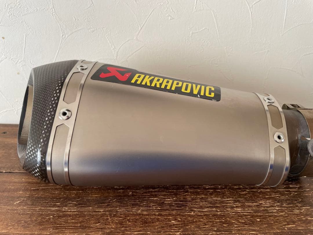 s1000rr アクラポビッチ　スリップオンチタンマフラー　カーボンエンド