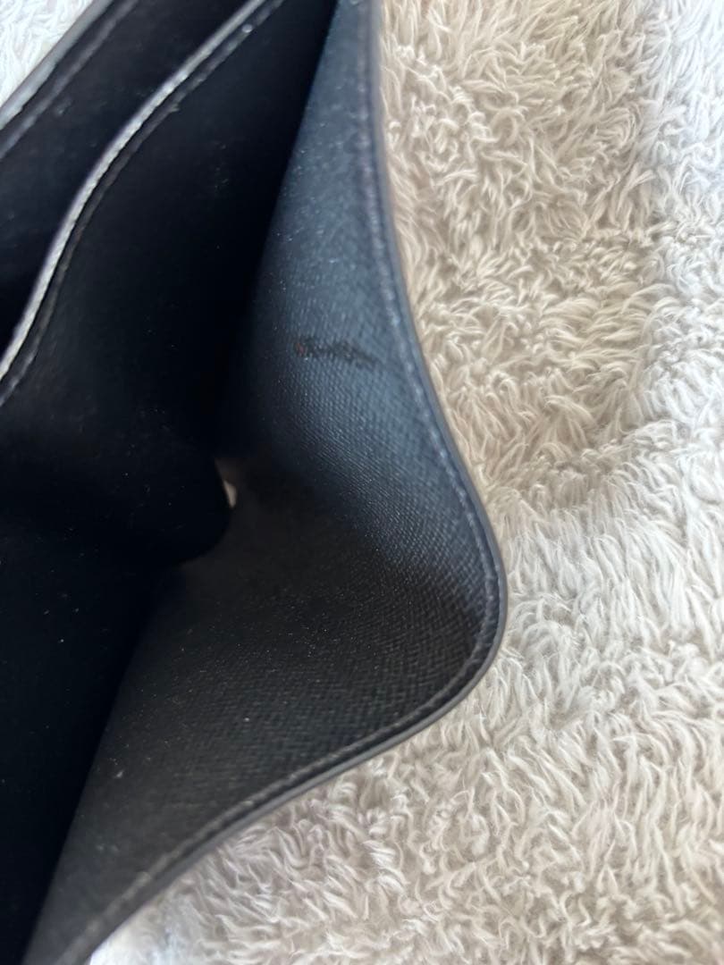 ルイヴィトン　Louis Vuittonブラックレザー二つ折り財布