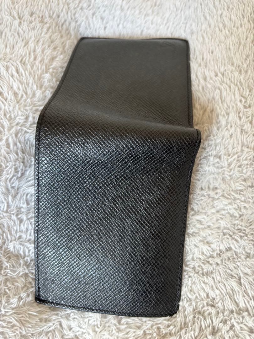 ルイヴィトン　Louis Vuittonブラックレザー二つ折り財布
