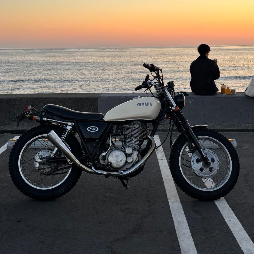 sr400 ペイトンプレイス　メガホンアップマフラー