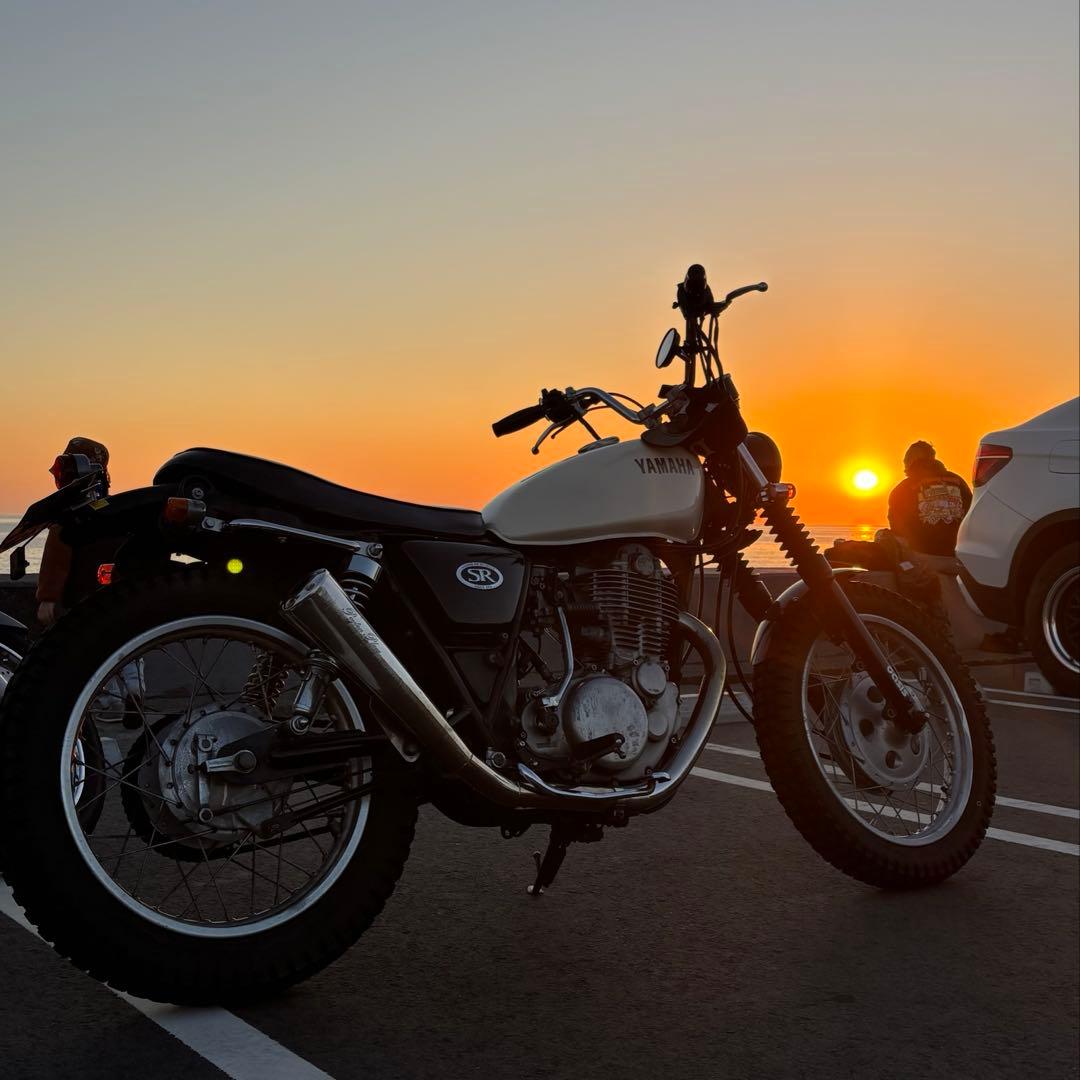 sr400 ペイトンプレイス　メガホンアップマフラー