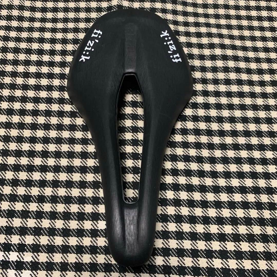 fi'zi:k フィジーク VENTO ARGO 00 サドル 140mm