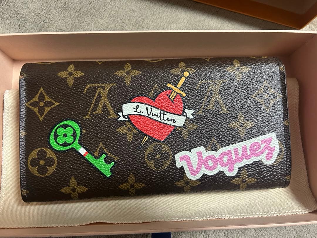 かぁ様　ルイヴィトン　ポルトフォイユ サラ パッチーズ M63318