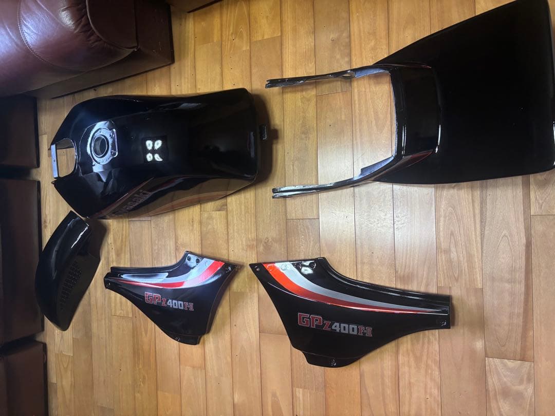 GPZ400 外装　タンク　テール　サイドカバー　フェンダー