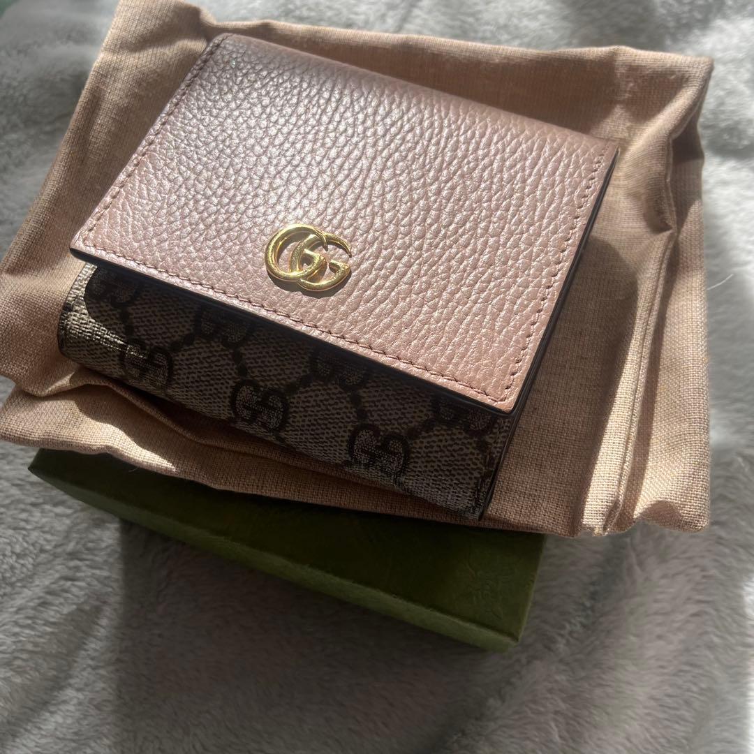 GUCCI 二つ折り財布 ピンクベージュ/ブラウンレディース財布GGマーモント