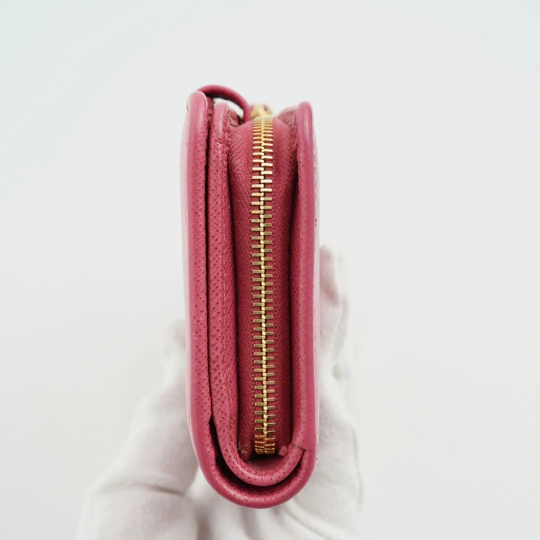 【未使用に近い】PRADA L字　サフィアーノ　三角プレート　トライアングル