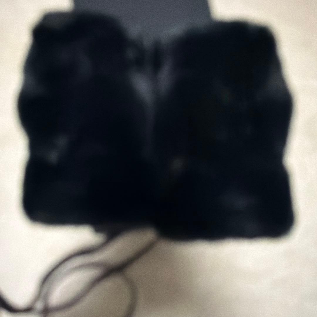 UGG ブラックファー手袋 コード付き