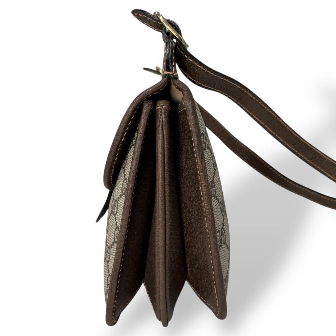 オールドグッチ　ショルダーバッグ　ポシェット　GGスプリーム　ロゴ金具　ベージュ