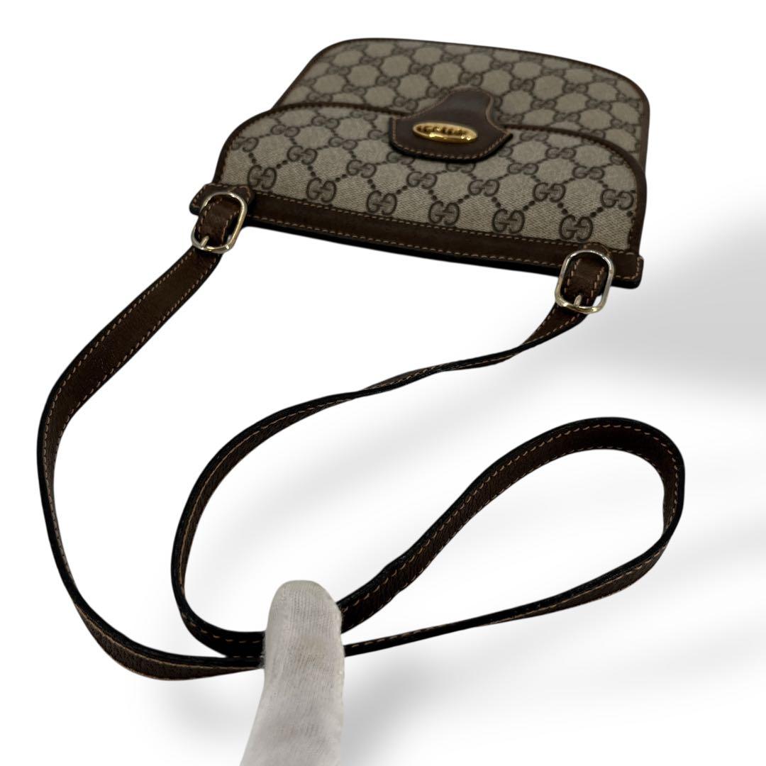 オールドグッチ　ショルダーバッグ　ポシェット　GGスプリーム　ロゴ金具　ベージュ