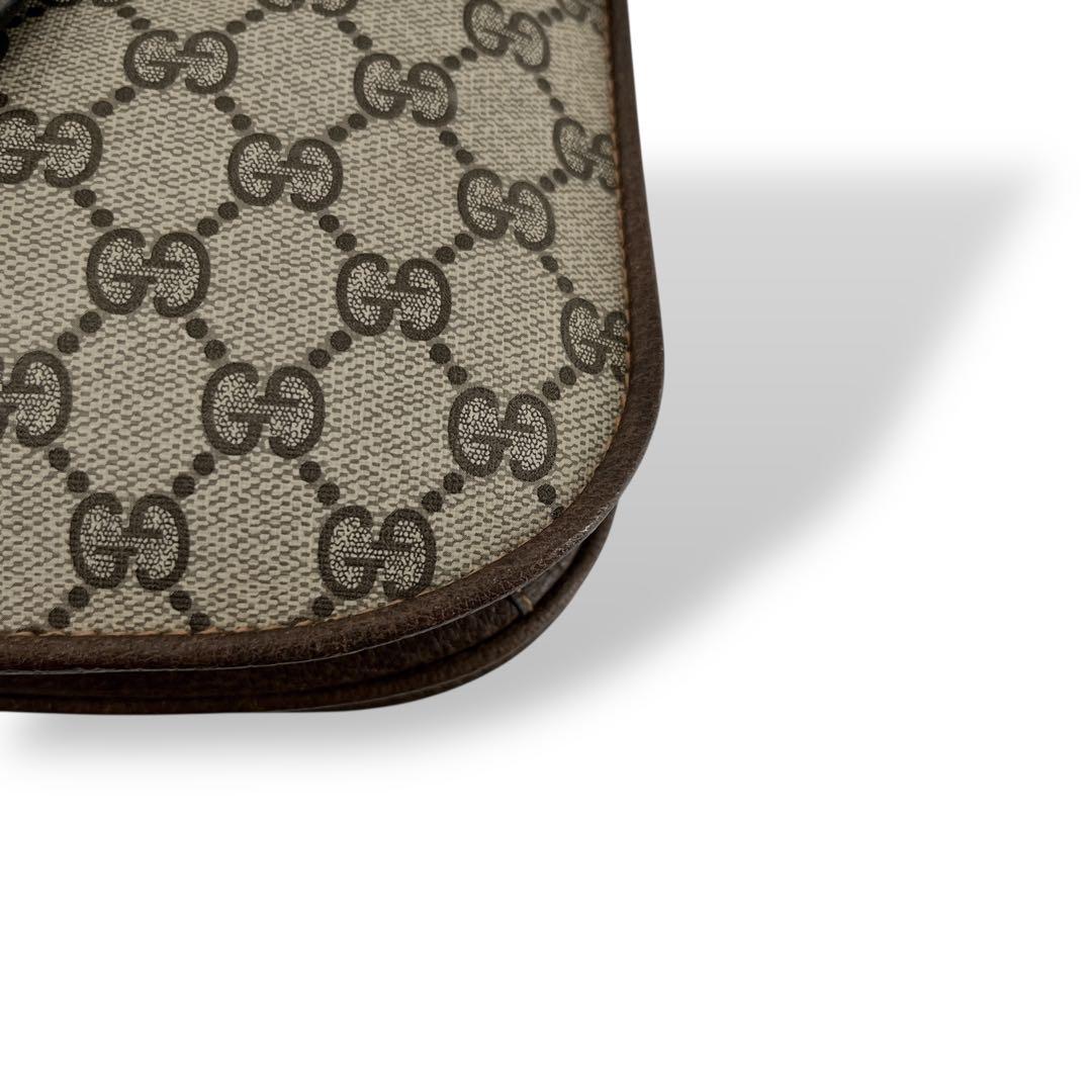 オールドグッチ　ショルダーバッグ　ポシェット　GGスプリーム　ロゴ金具　ベージュ