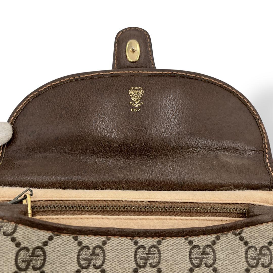 オールドグッチ　ショルダーバッグ　ポシェット　GGスプリーム　ロゴ金具　ベージュ