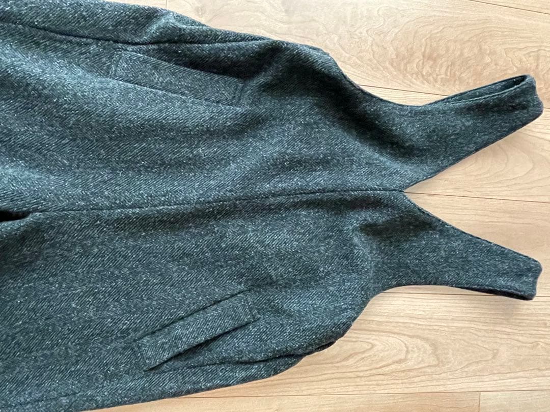 UNIVERSAL TISSU ダークグレー　サロペット Vネック　ウール