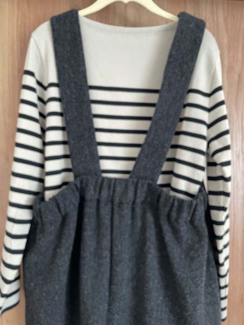 UNIVERSAL TISSU ダークグレー　サロペット Vネック　ウール