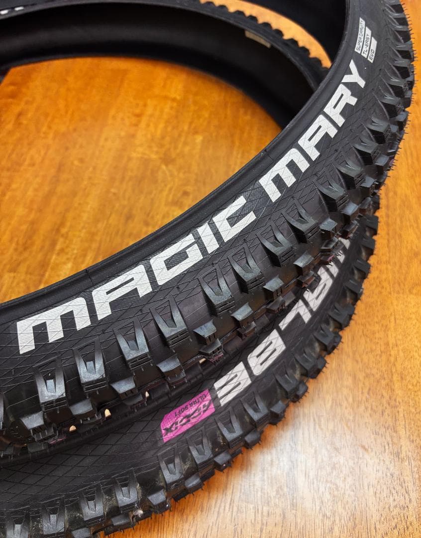 SCHWALBE MAGIC MARY 29インチ　2.40　2本セット