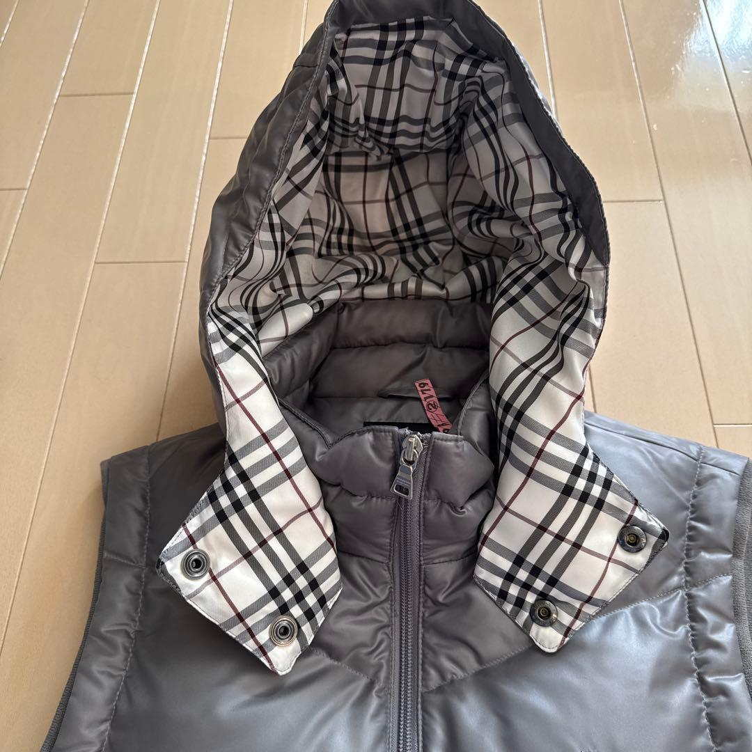 美品☆バーバリーブラーックレーベル グレーフード付きダウンベスト