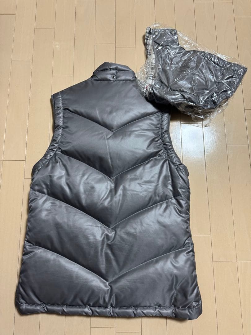 美品☆バーバリーブラーックレーベル グレーフード付きダウンベスト
